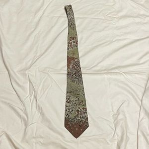 Claude d’Arcy signature tie